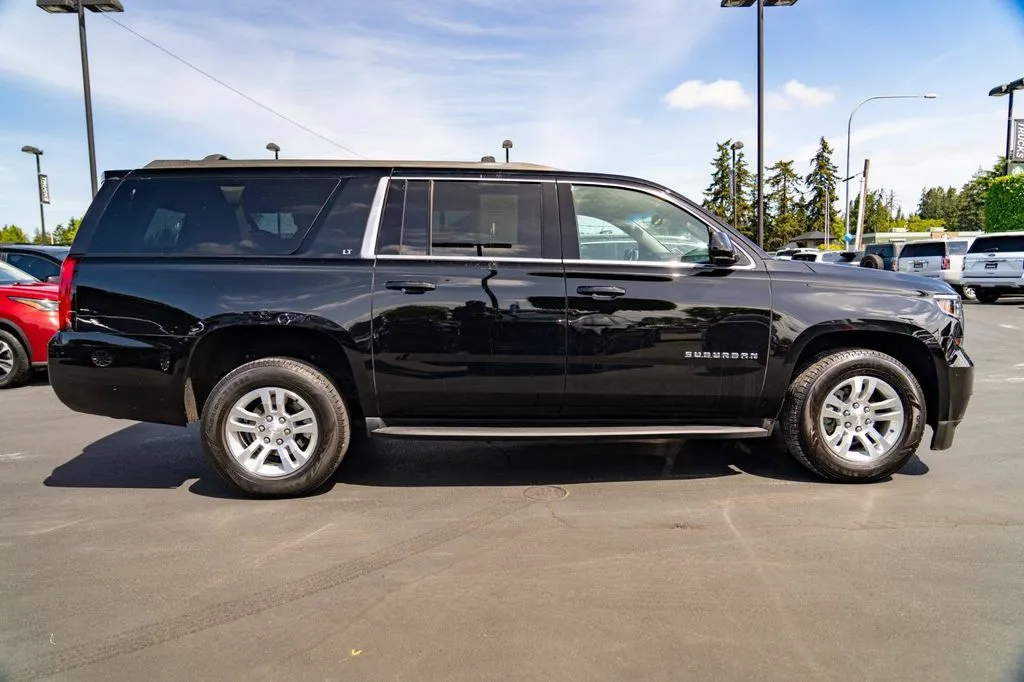 Chevrolet Suburban photo 9