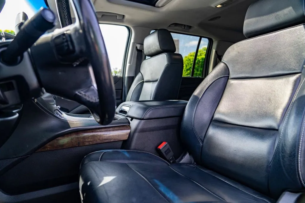 Chevrolet Suburban photo 16