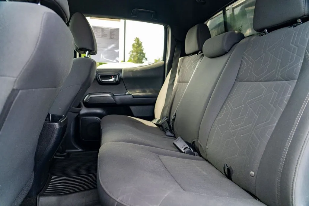 Toyota Tacoma photo 17