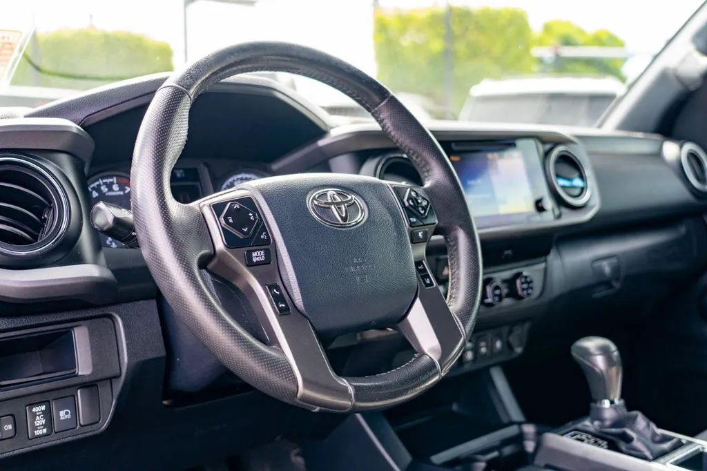 Toyota Tacoma photo 15
