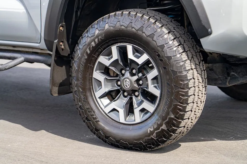 Toyota Tacoma photo 8