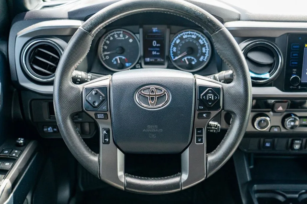 Toyota Tacoma photo 18