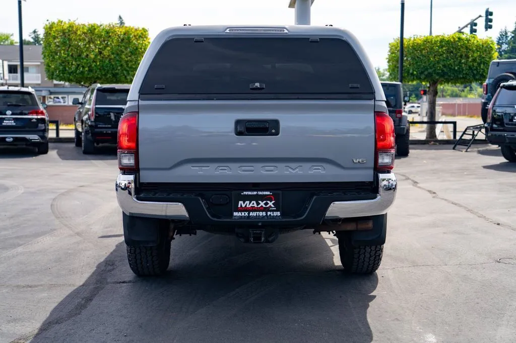 Toyota Tacoma photo 11