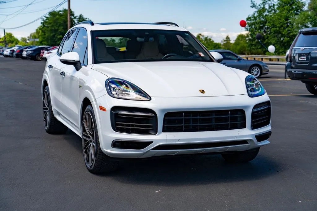 Porsche Cayenne photo 2
