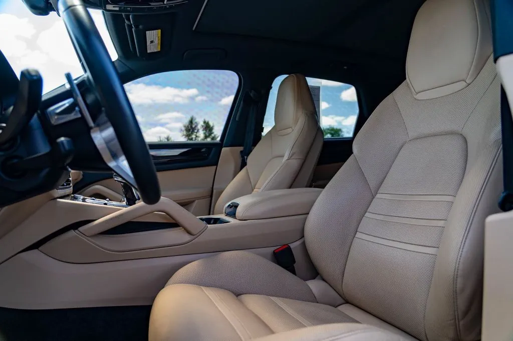 Porsche Cayenne photo 16
