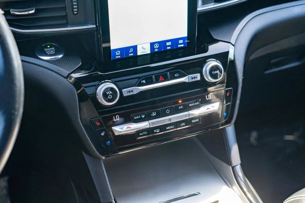 Ford Explorer photo 24
