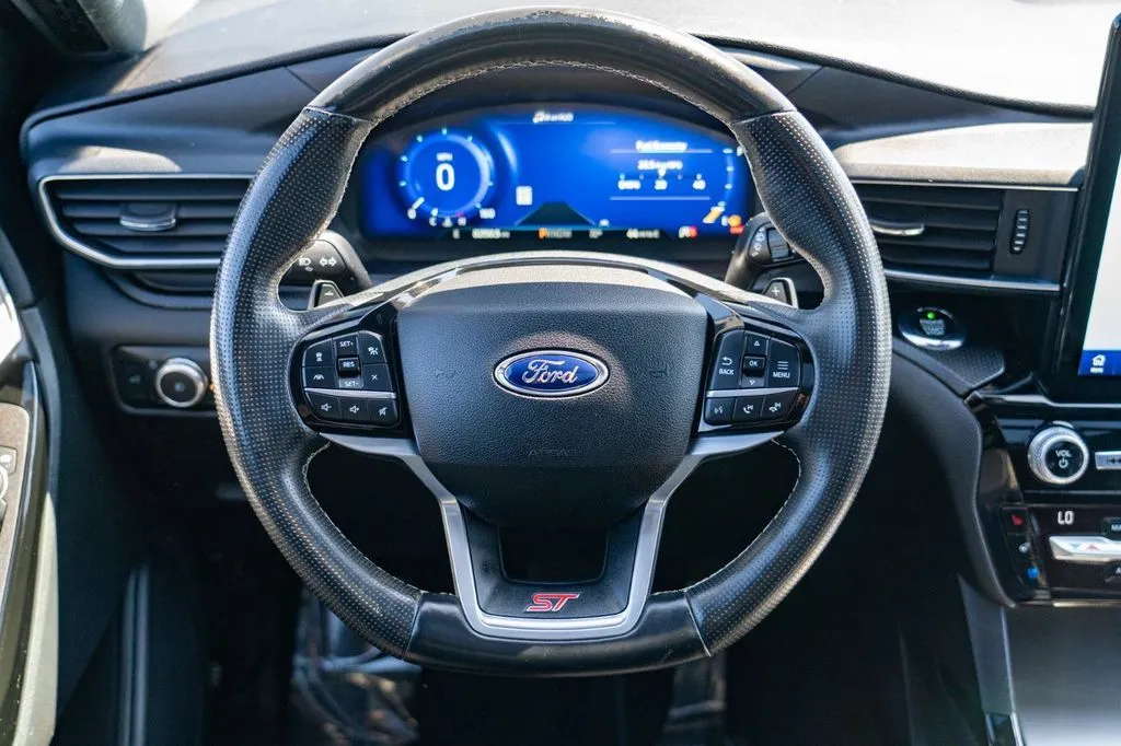 Ford Explorer photo 18