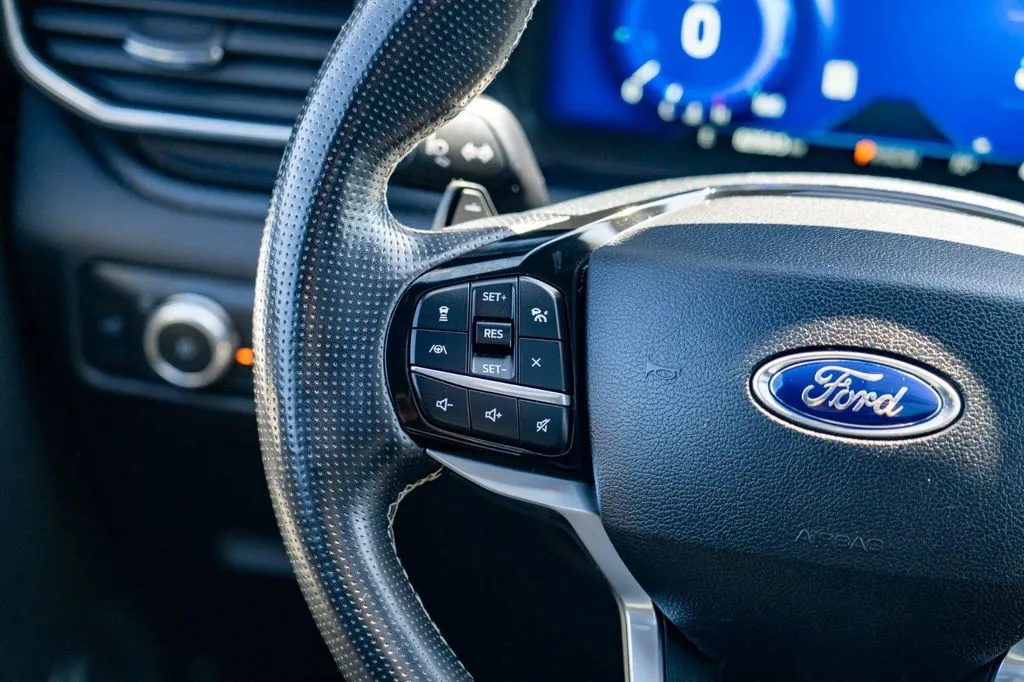 Ford Explorer photo 22