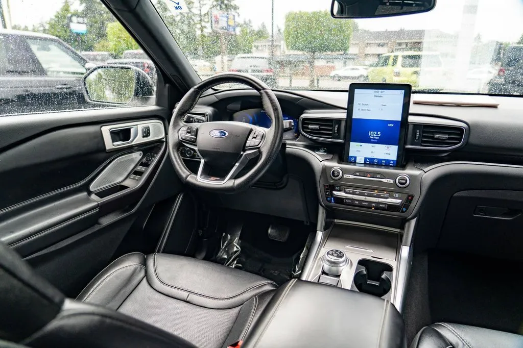 Ford Explorer photo 16