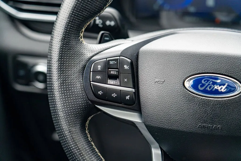 Ford Explorer photo 29
