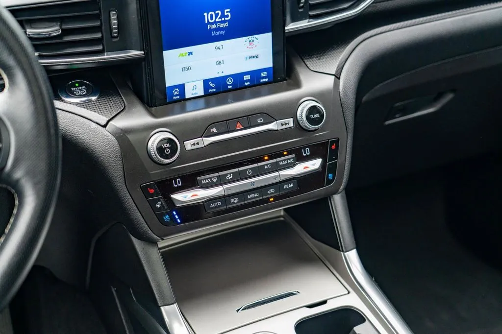 Ford Explorer photo 26