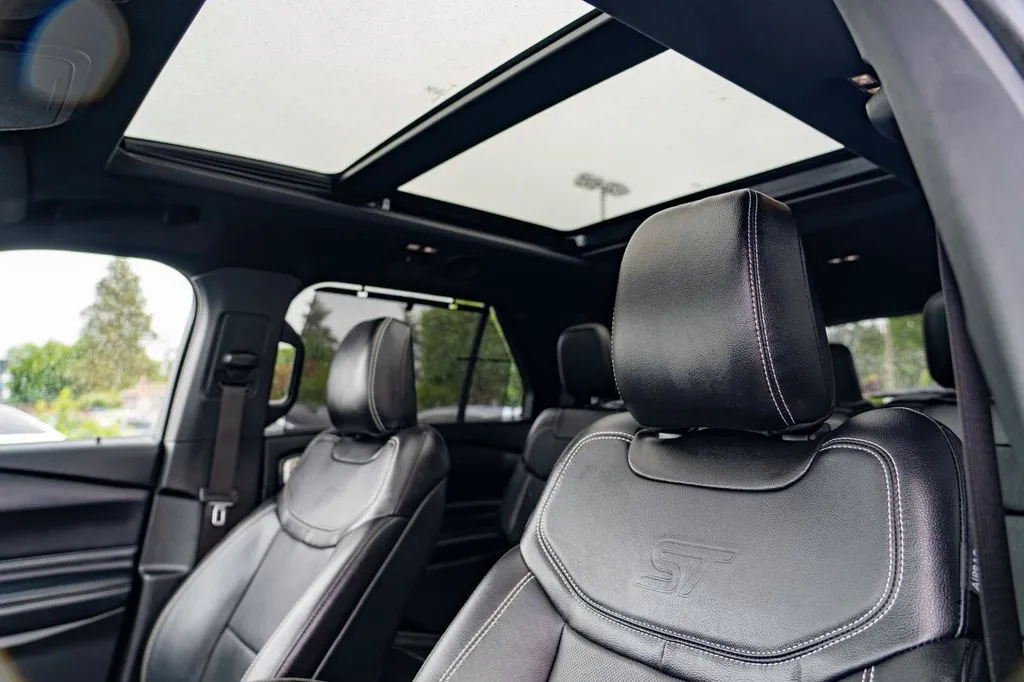 Ford Explorer photo 17