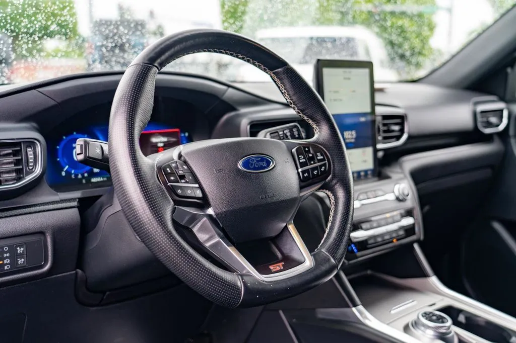 Ford Explorer photo 15
