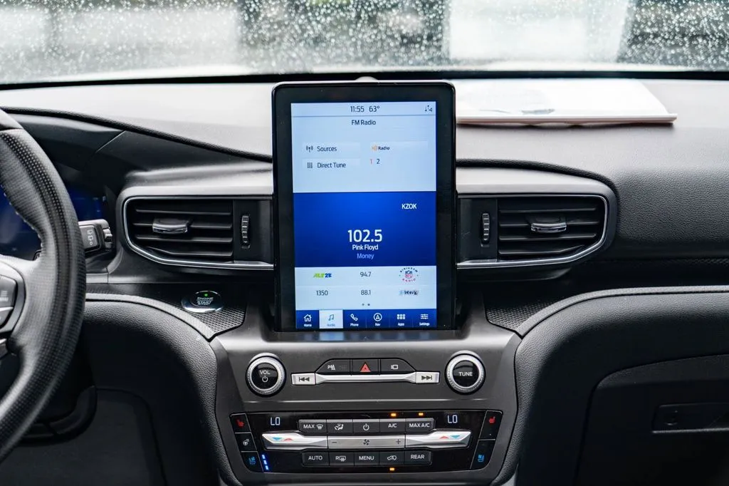Ford Explorer photo 25
