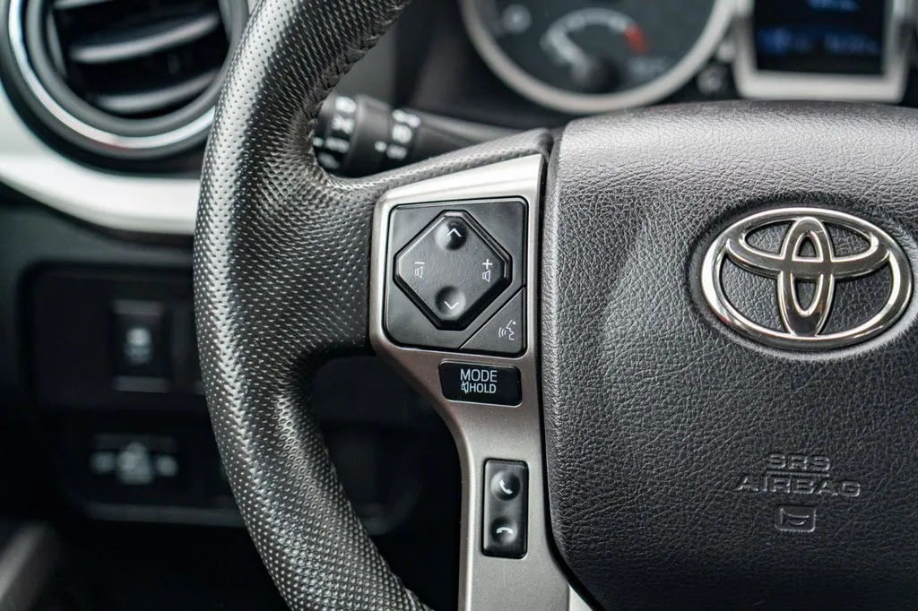 Toyota Tacoma photo 22