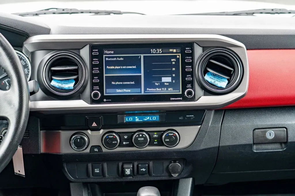 Toyota Tacoma photo 24