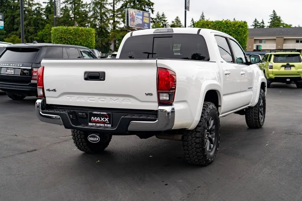 Toyota Tacoma photo 10