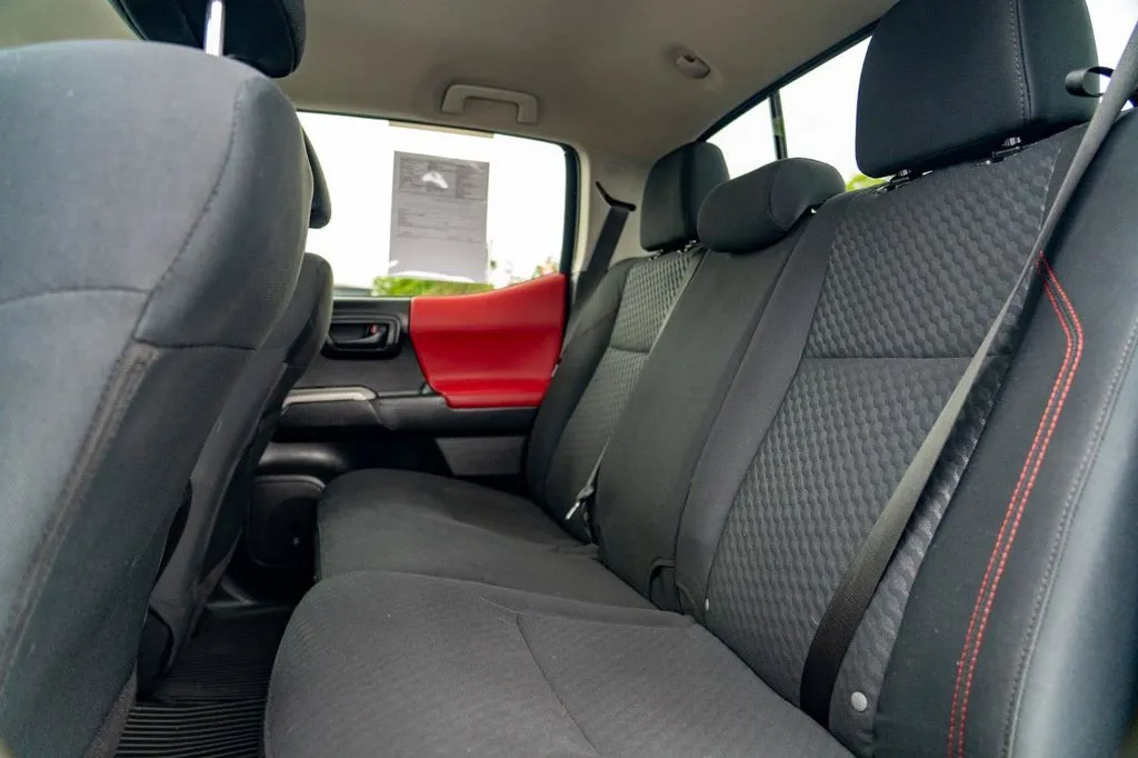 Toyota Tacoma photo 17
