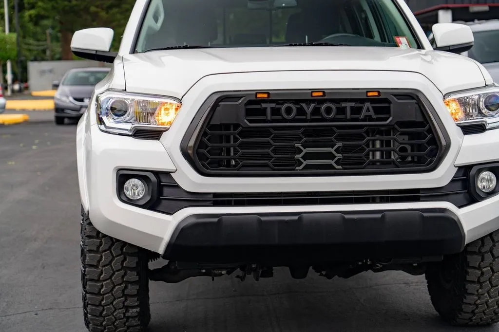 Toyota Tacoma photo 5