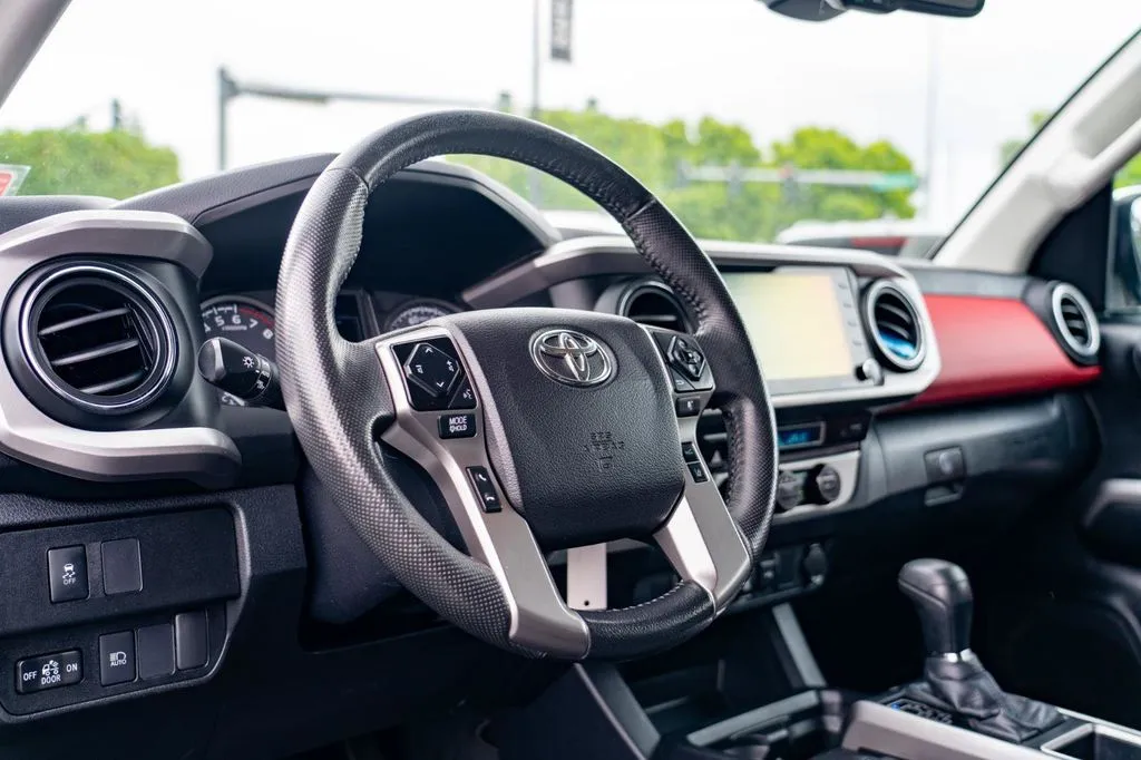 Toyota Tacoma photo 15