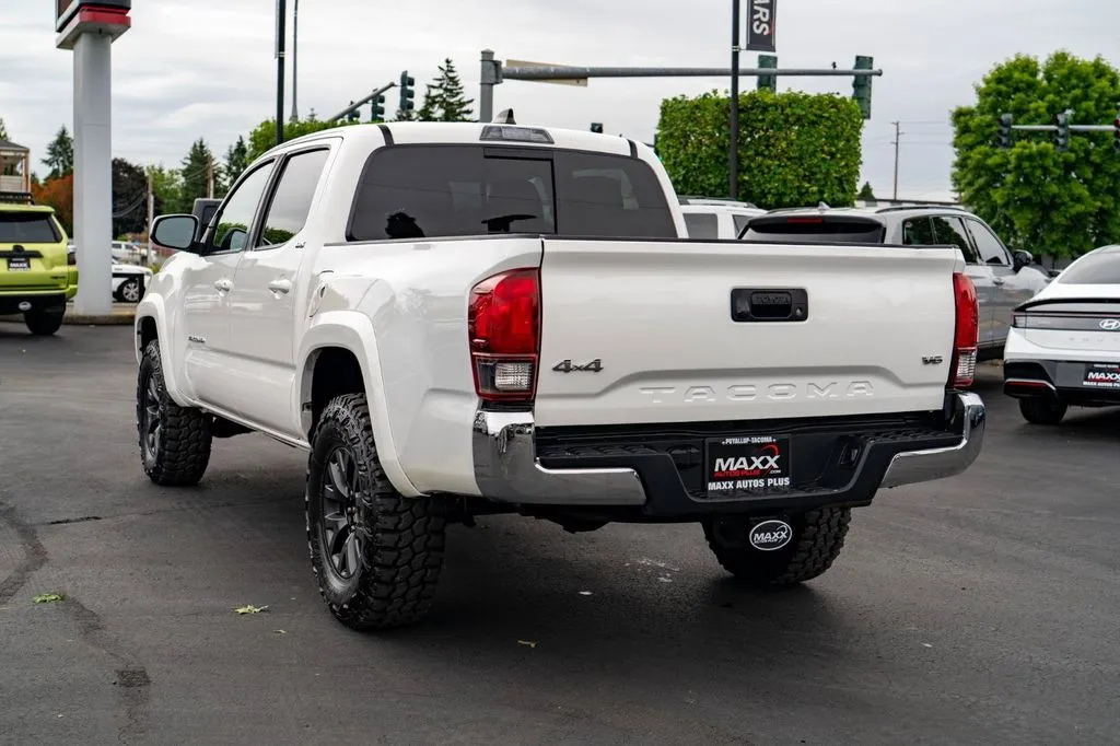 Toyota Tacoma photo 12