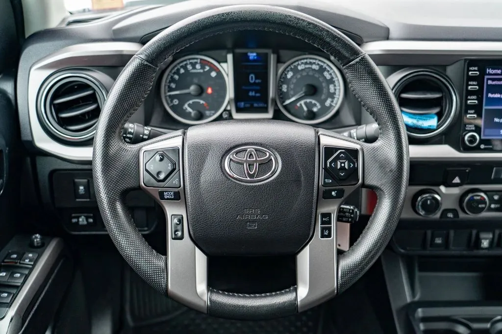 Toyota Tacoma photo 18