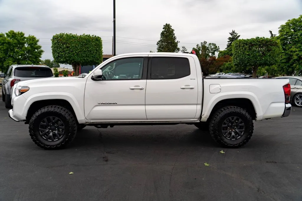 Toyota Tacoma photo 14