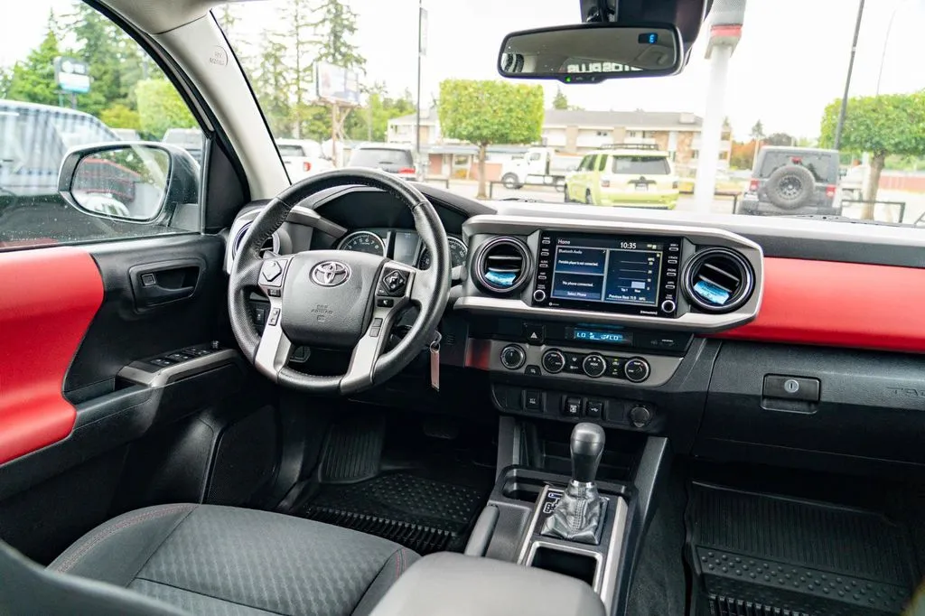 Toyota Tacoma photo 26