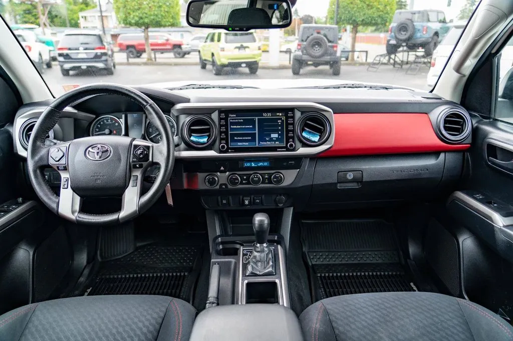 Toyota Tacoma photo 23