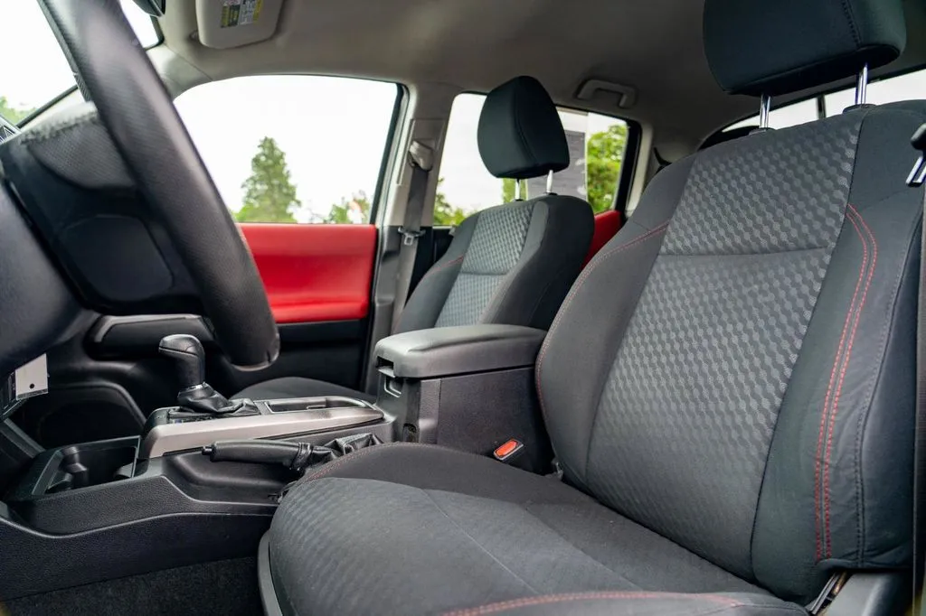 Toyota Tacoma photo 16