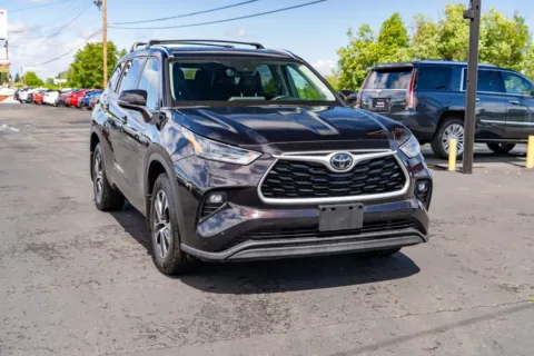 Photos of 2021 Toyota Highlander XLE for sale in Puyallup, WA at Maxx Autos Plus Puyallup