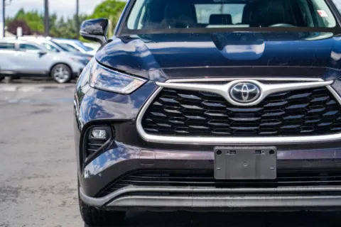 More photos of 2021 Toyota Highlander XLE at Maxx Autos Plus Puyallup, WA
