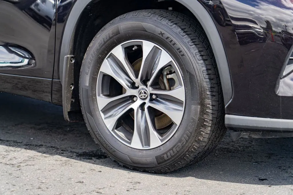 Toyota Highlander photo 7