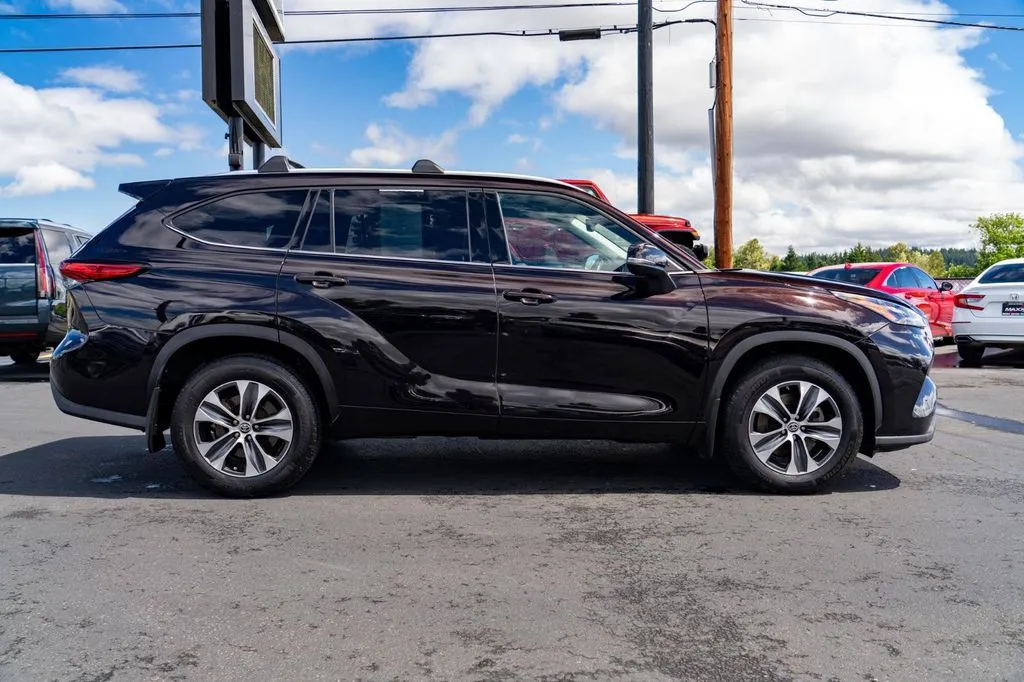 Toyota Highlander photo 8