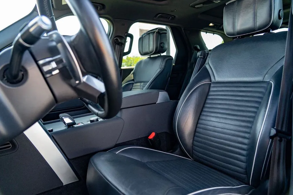 Land Rover Discovery photo 16