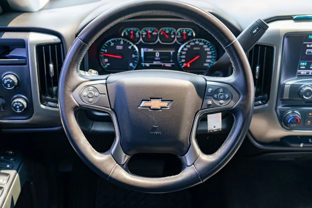 Chevrolet Silverado photo 17