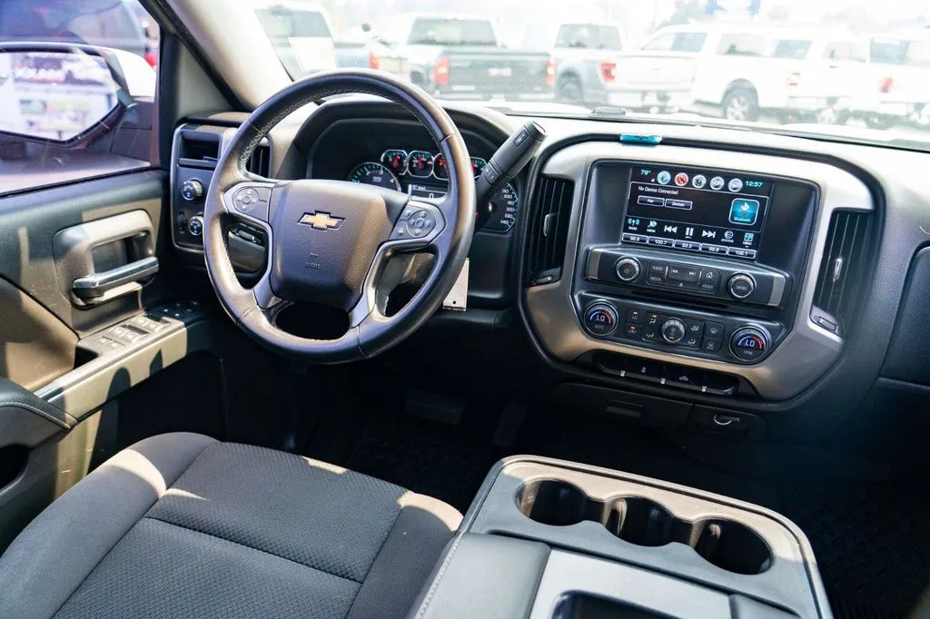 Chevrolet Silverado photo 23