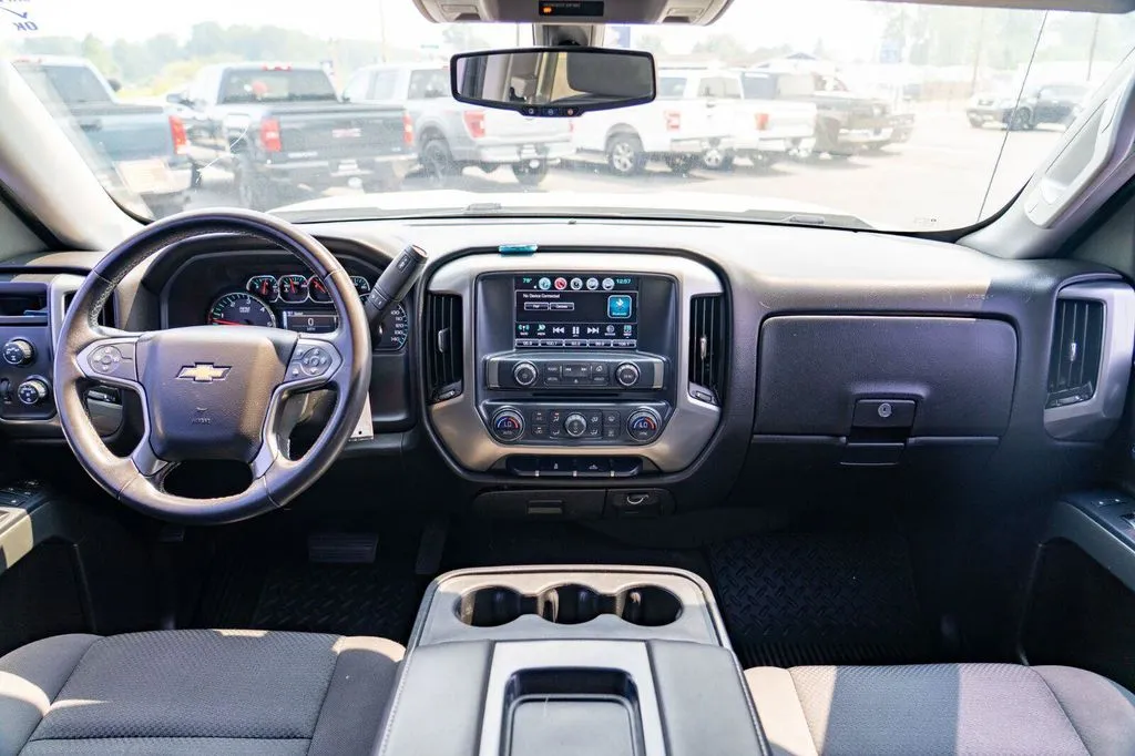 Chevrolet Silverado photo 24