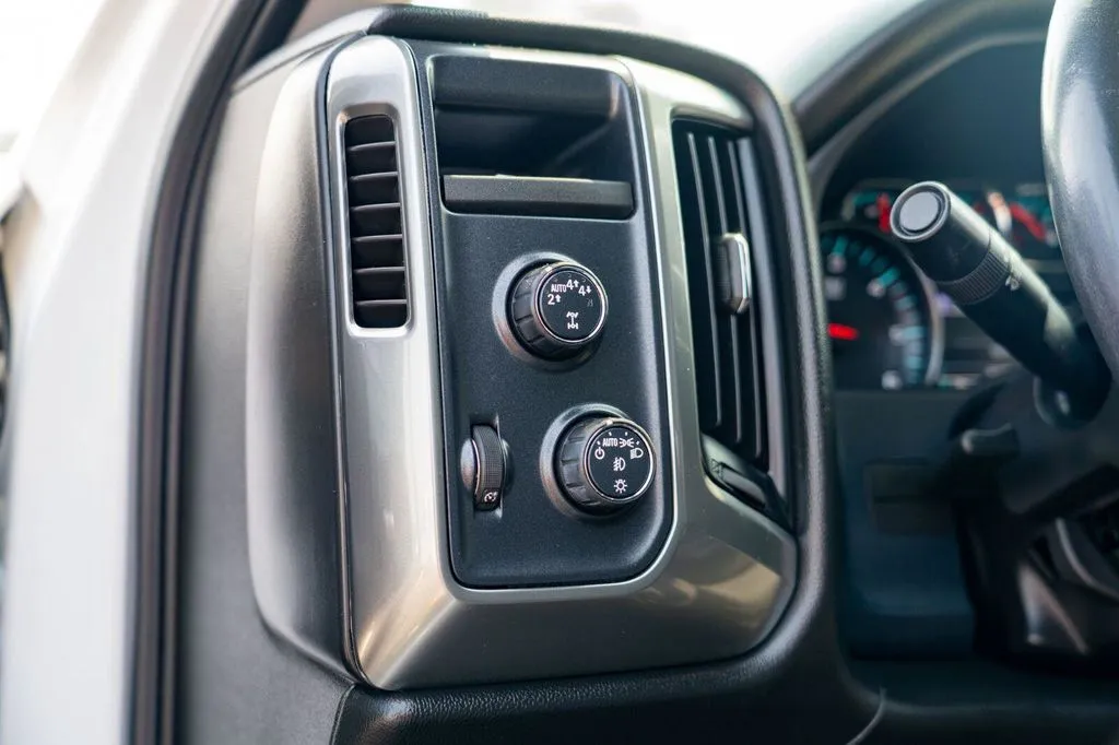 Chevrolet Silverado photo 15