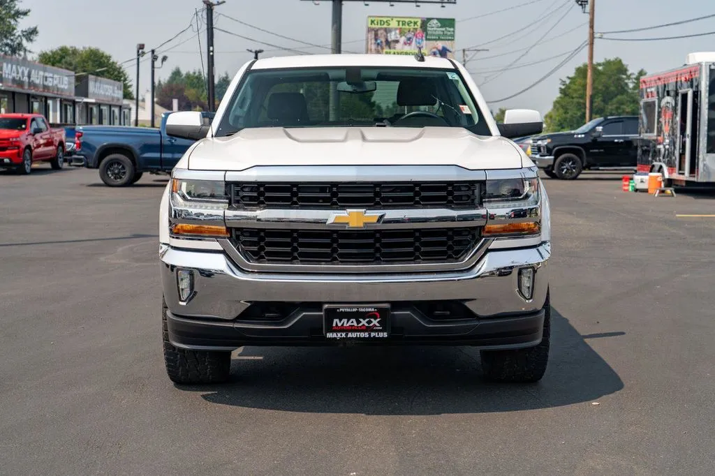 Chevrolet Silverado photo 3