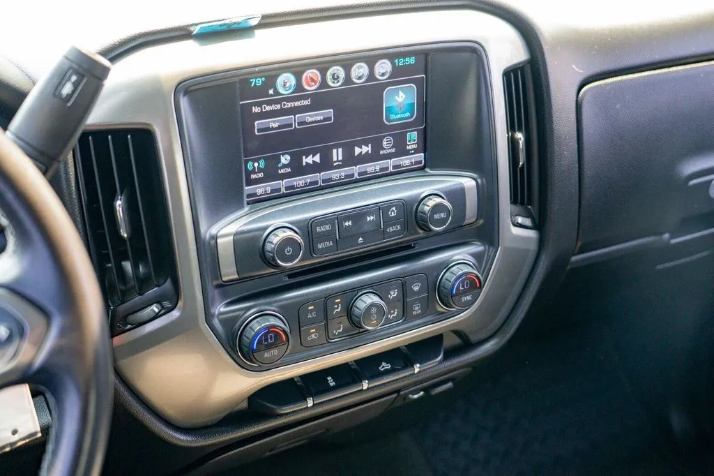 Chevrolet Silverado photo 19