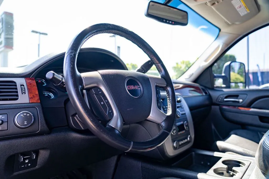 GMC Sierra photo 12