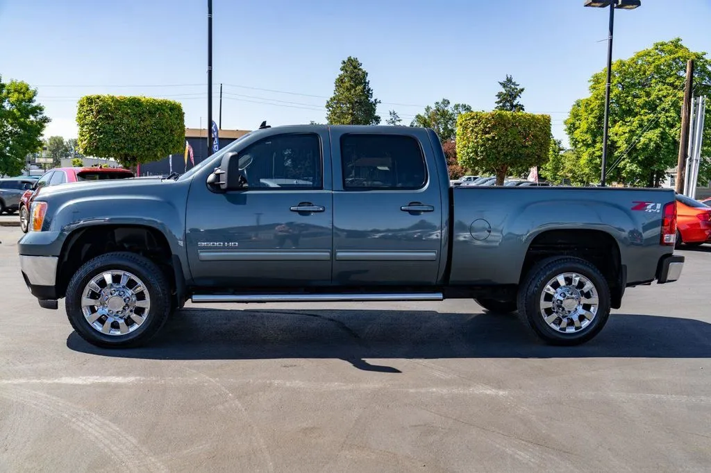 GMC Sierra photo 11