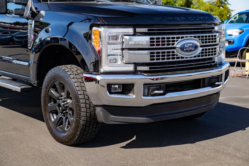 Ford F-250SD photo 6