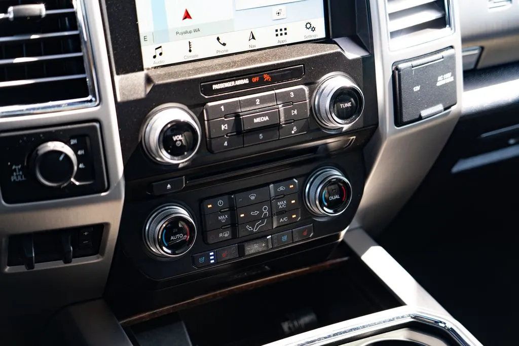 Ford F-250SD photo 23