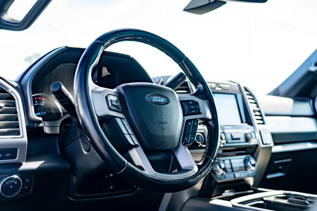 Ford F-250SD photo 13