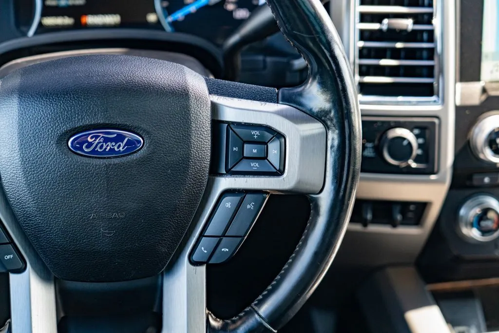 Ford F-250SD photo 19