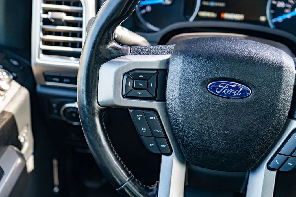 Ford F-250SD photo 20
