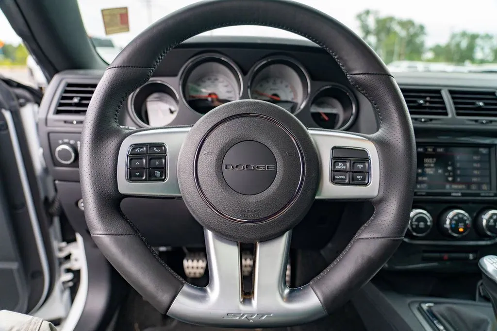 Dodge Challenger photo 21