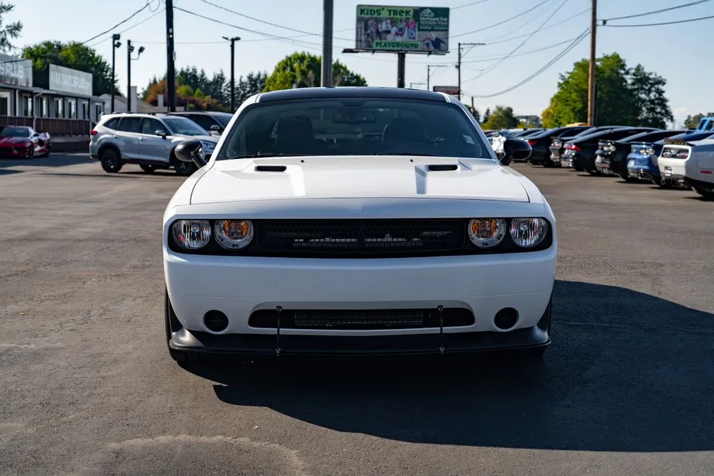Dodge Challenger photo 3
